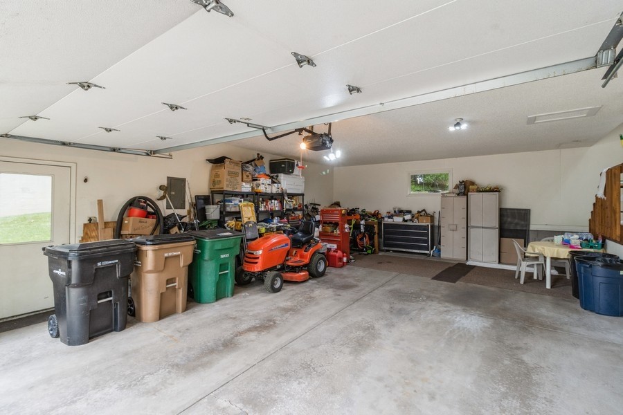 7720 Drake Court, Clive, Iowa image 26