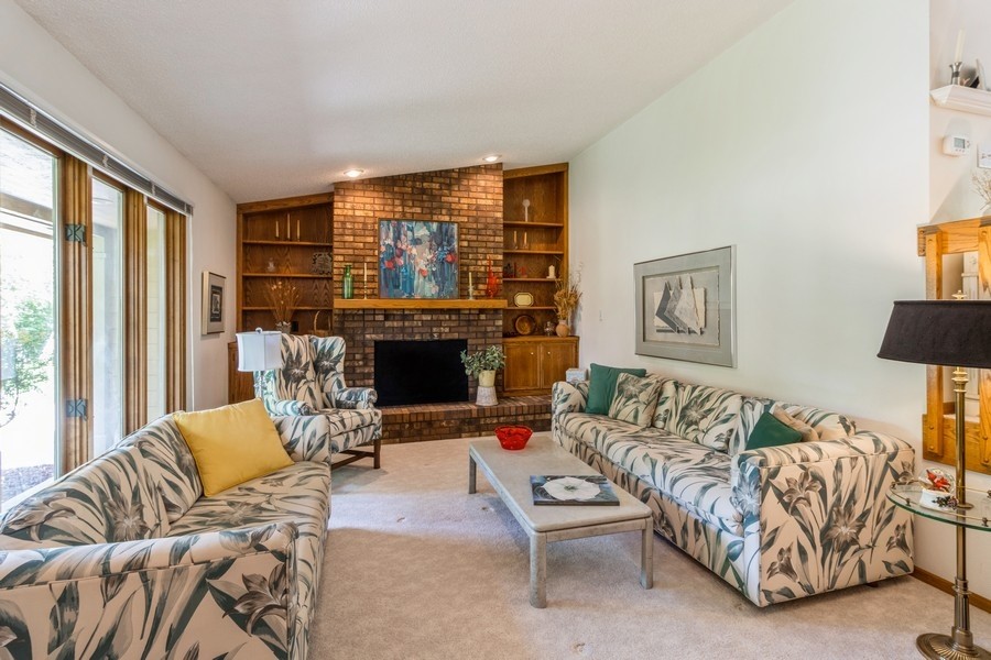 7720 Drake Court, Clive, Iowa image 4