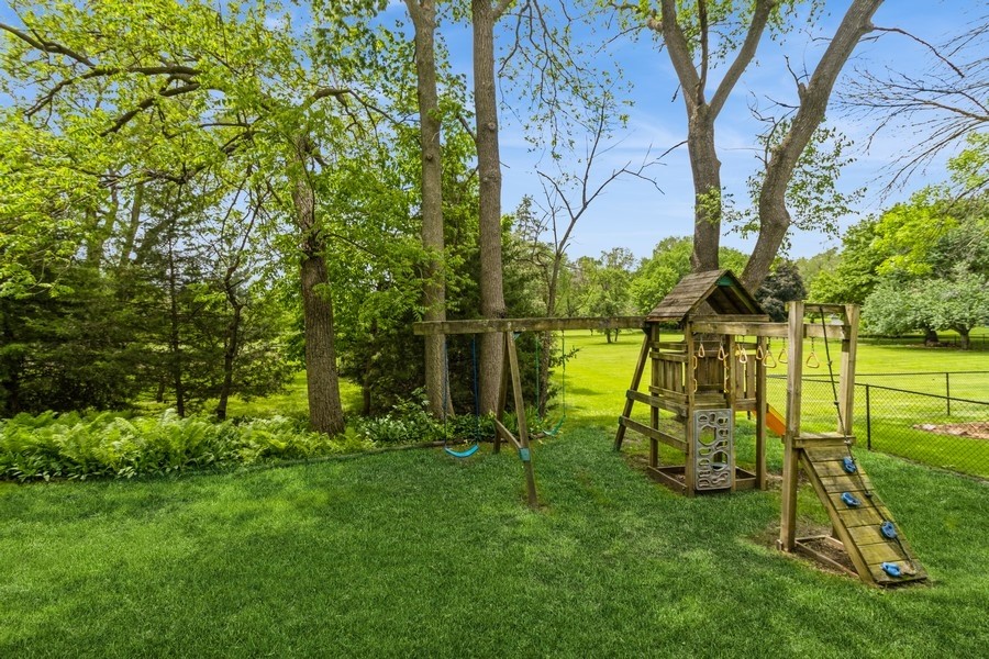7720 Drake Court, Clive, Iowa image 34