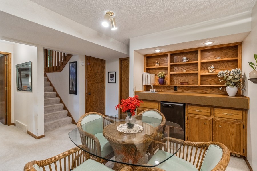 7720 Drake Court, Clive, Iowa image 21
