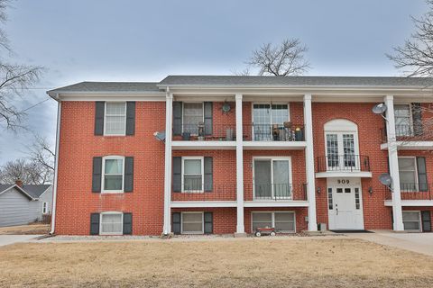 Condo For Sale - 909 W 1st Street #2<br/> Marion County, Pella, IA 50219