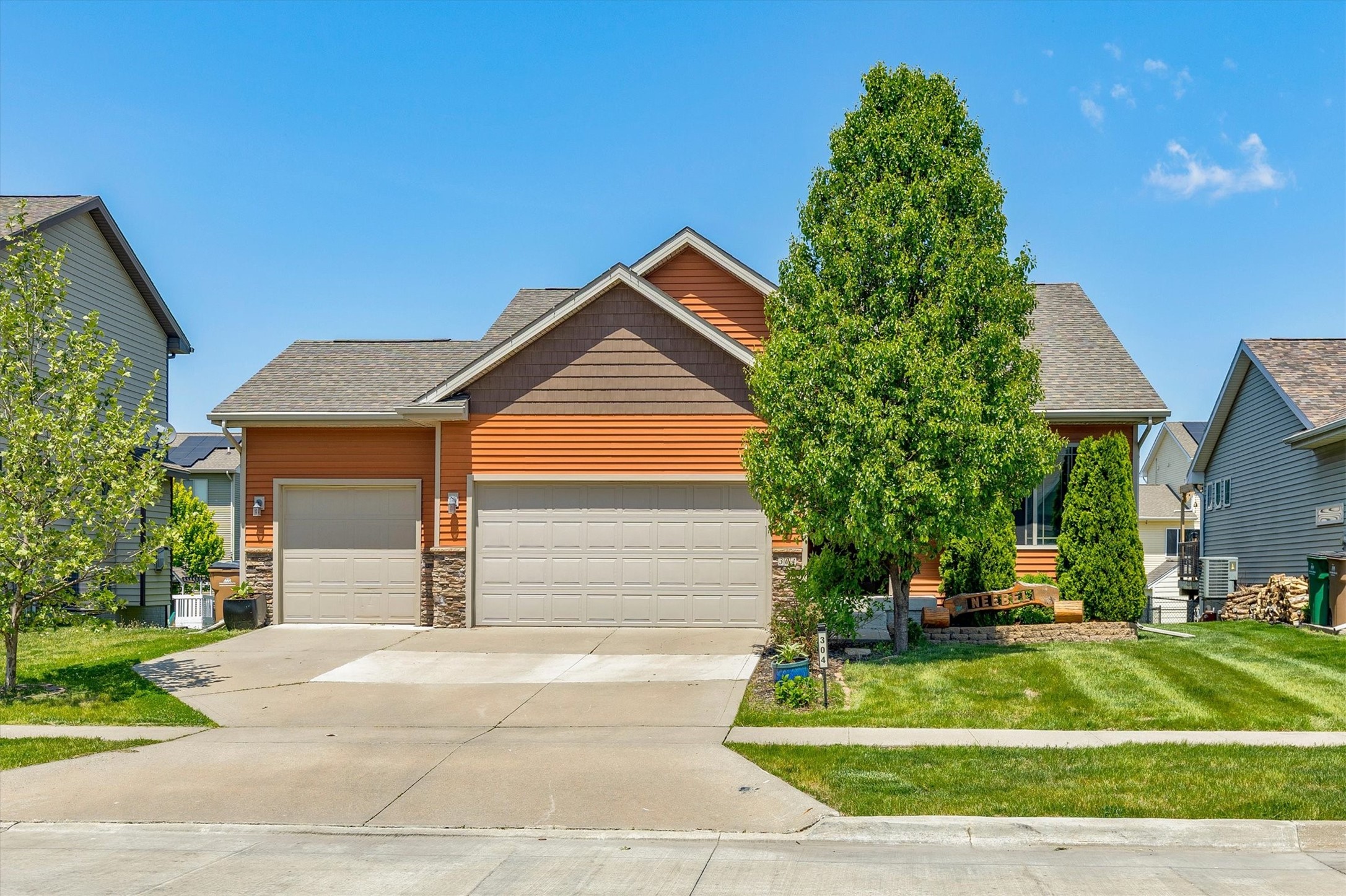 Photo 1 of 33 — 304 Tailfeather Drive NW, Bondurant, IA 50035