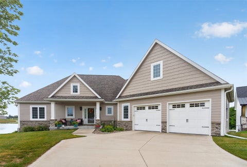 Homes For Sale - 1241 32nd Street<br/> Altoona, IA 50009