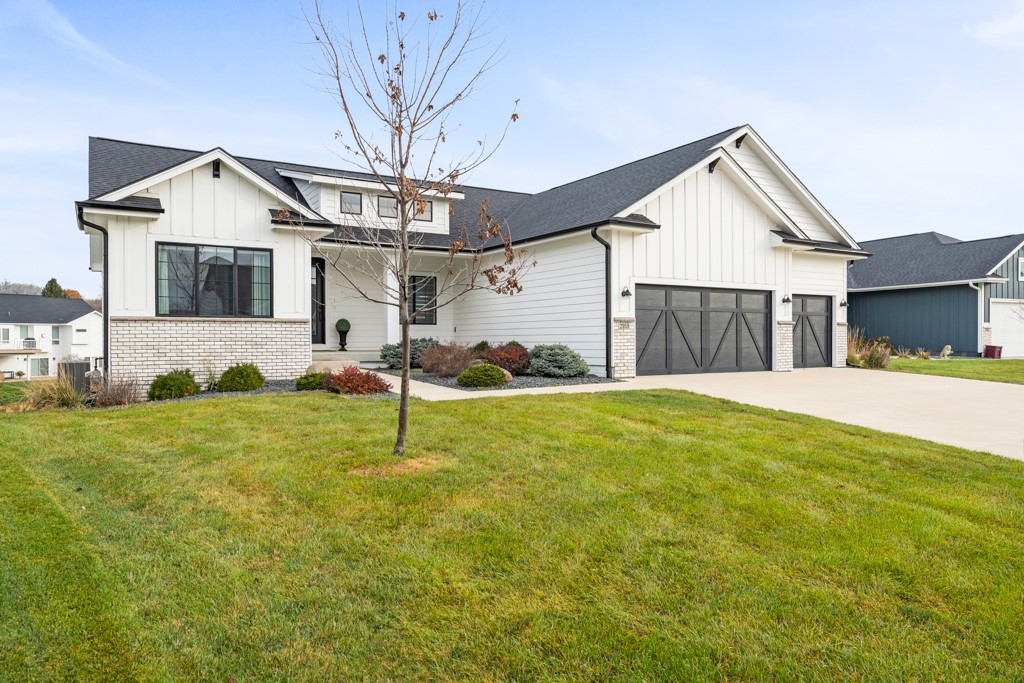 2959 Valley View Drive, West Des Moines, Iowa image 1