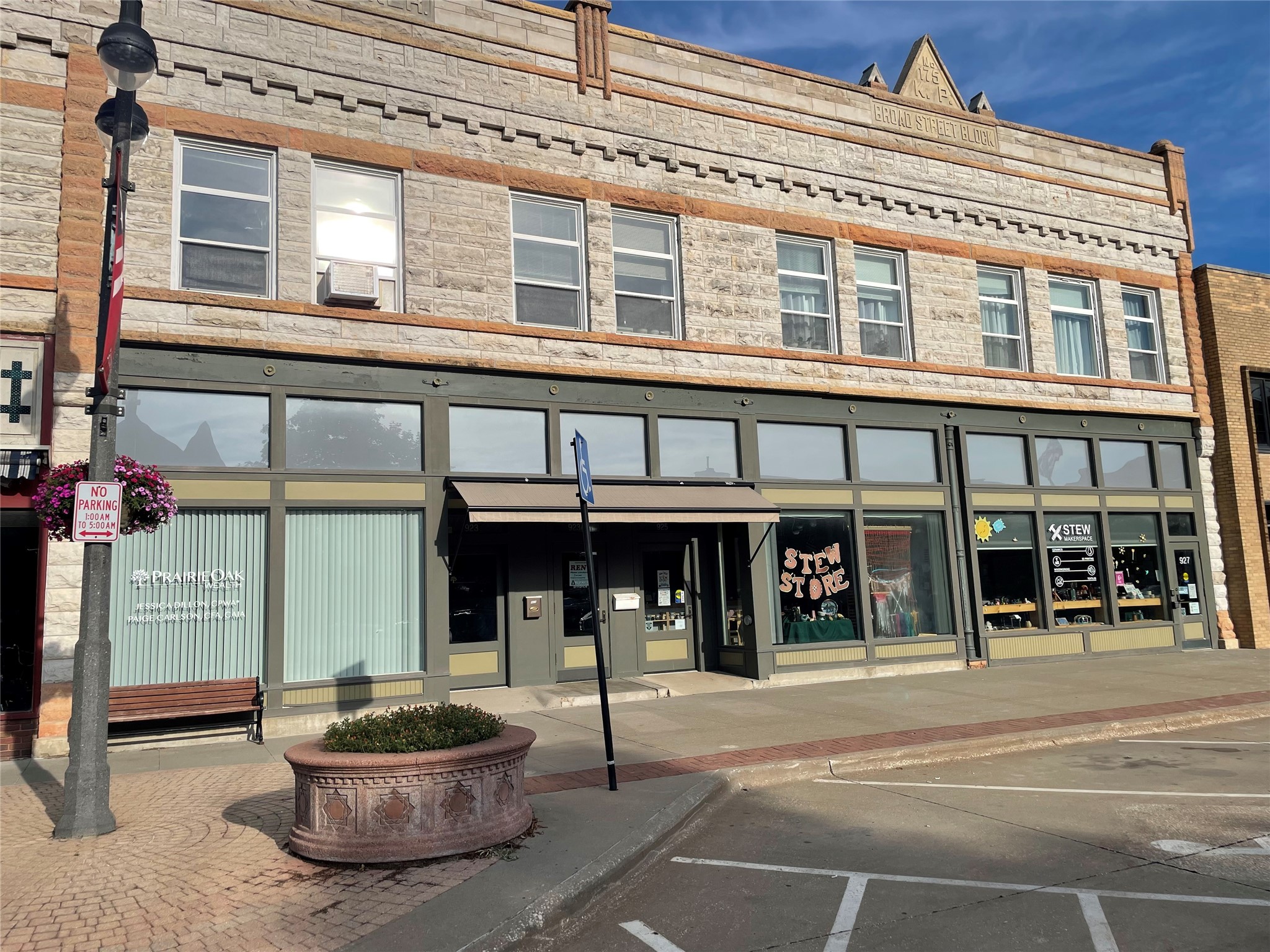 Photo 1 of 3 — 925 Broad Street, Grinnell, IA 50112
