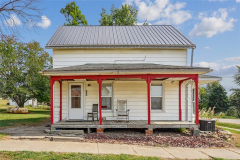 Homes For Sale - 200 Lockwood Street<br/> Poweshiek County, Guernsey, IA 52221