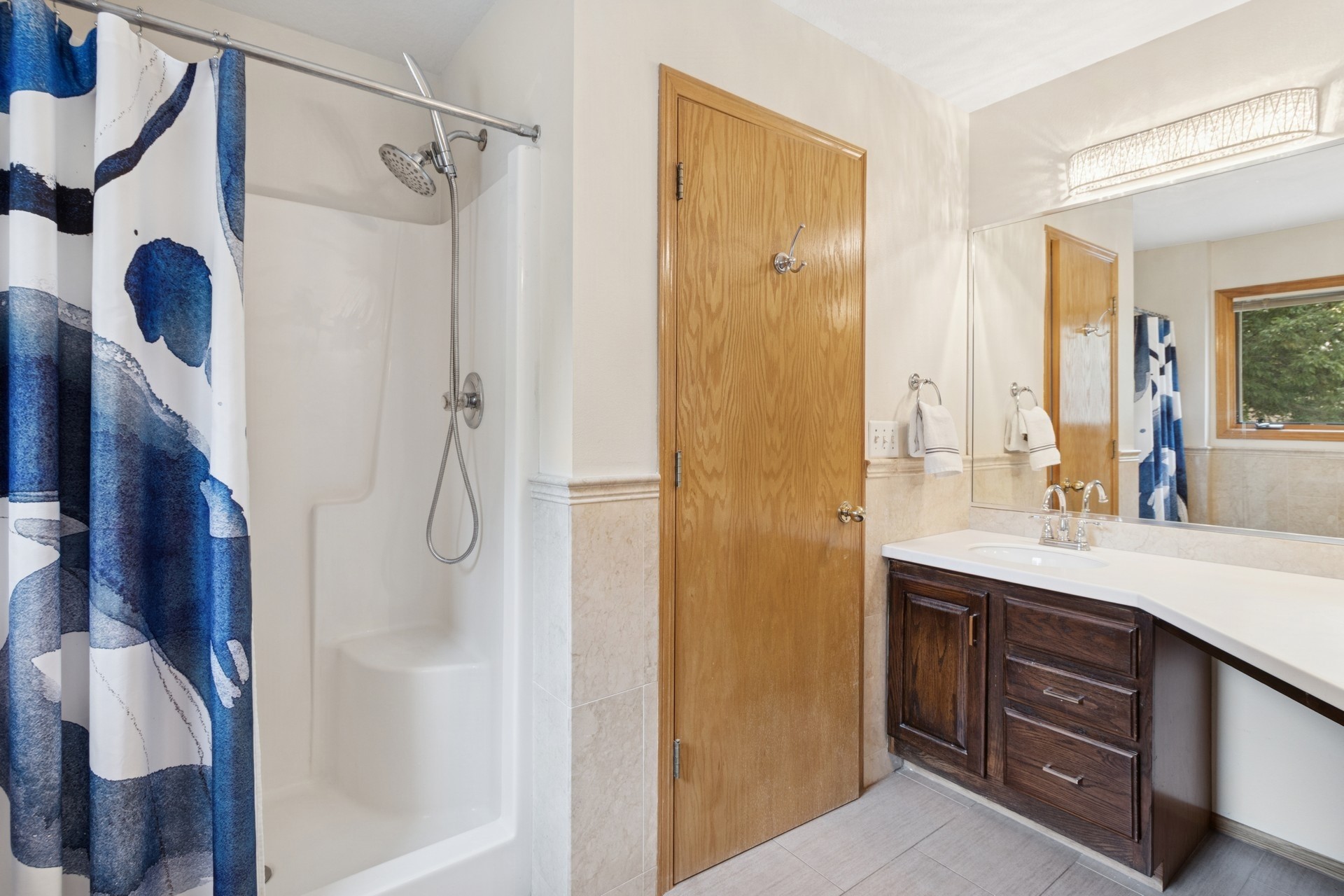 Urbandale, Iowa 50322, United States, 5 Bedrooms Bedrooms, ,3 BathroomsBathrooms,Residential,Pending,183112