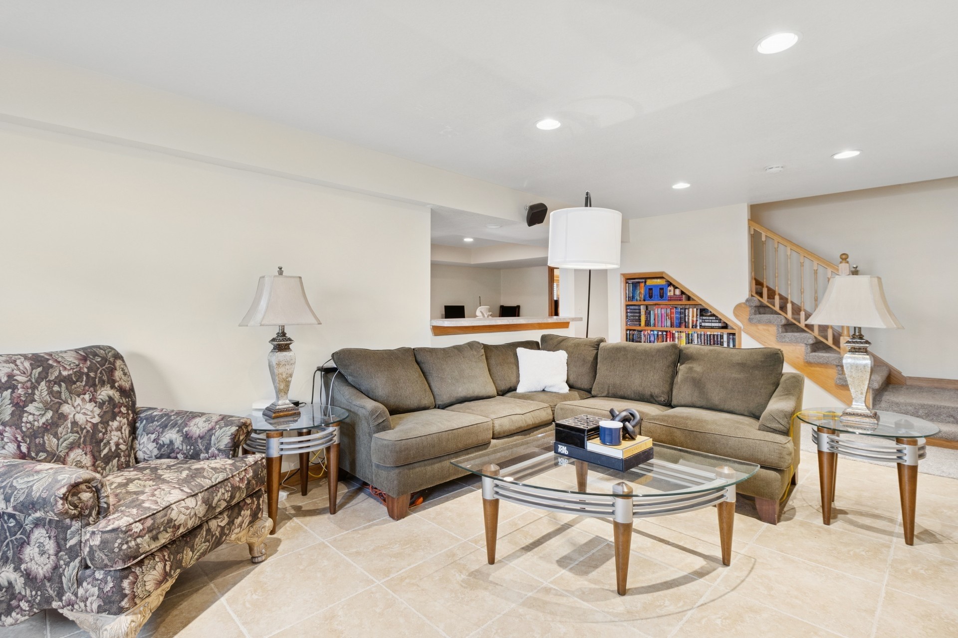 Urbandale, Iowa 50322, United States, 5 Bedrooms Bedrooms, ,3 BathroomsBathrooms,Residential,Pending,183112