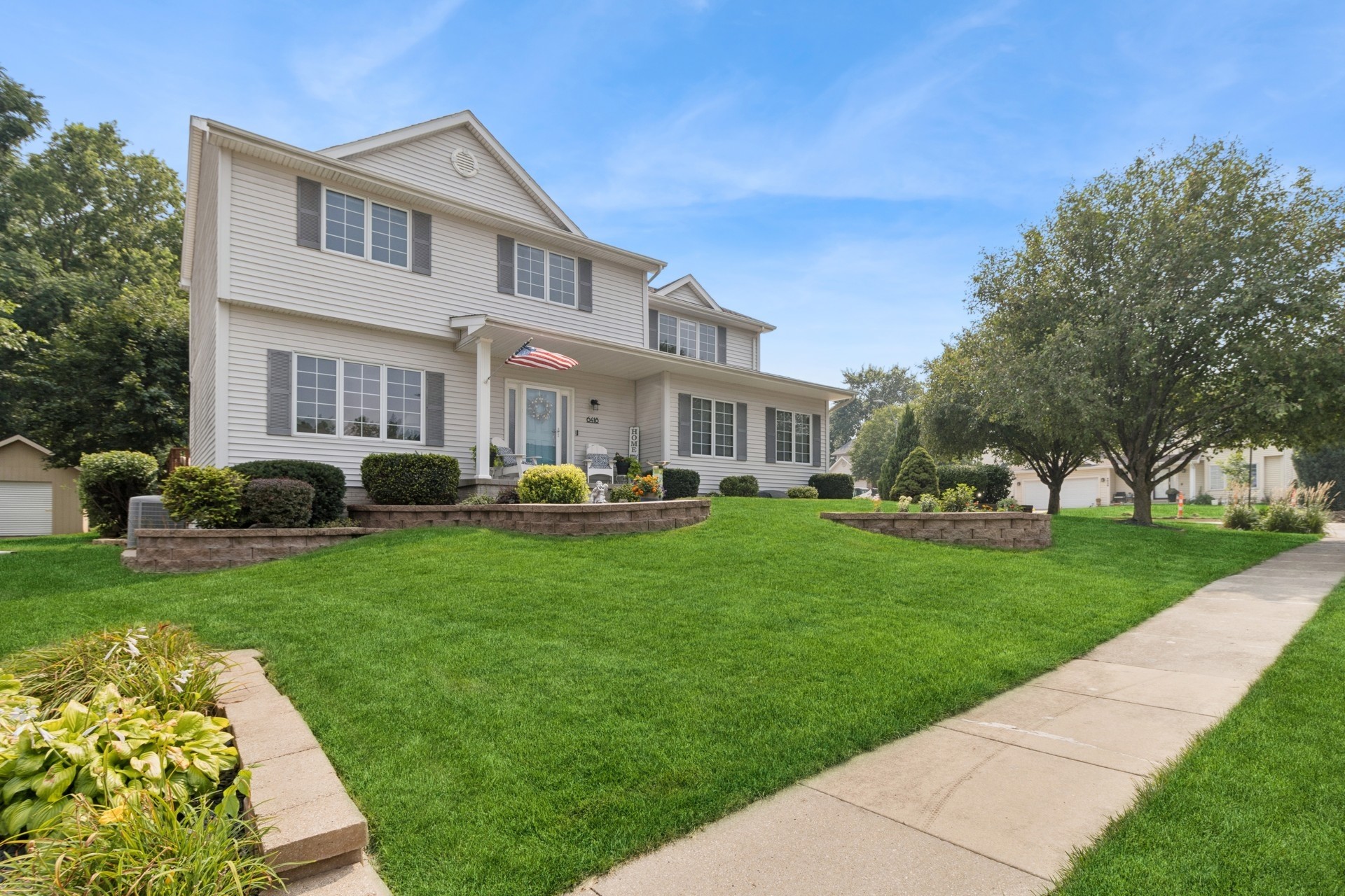 Urbandale, Iowa 50322, United States, 5 Bedrooms Bedrooms, ,3 BathroomsBathrooms,Residential,Pending,183112