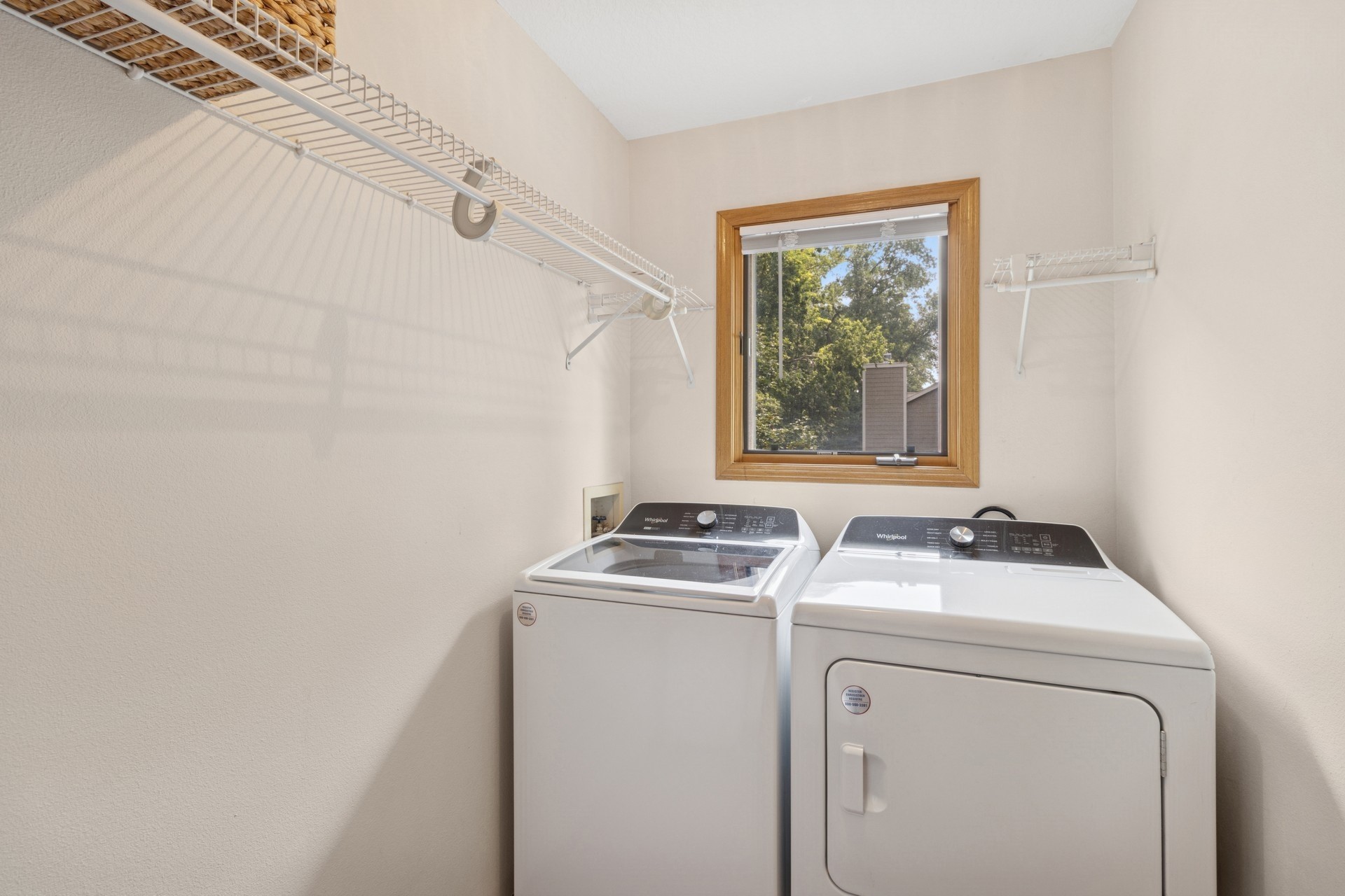 Urbandale, Iowa 50322, United States, 5 Bedrooms Bedrooms, ,3 BathroomsBathrooms,Residential,Pending,183112