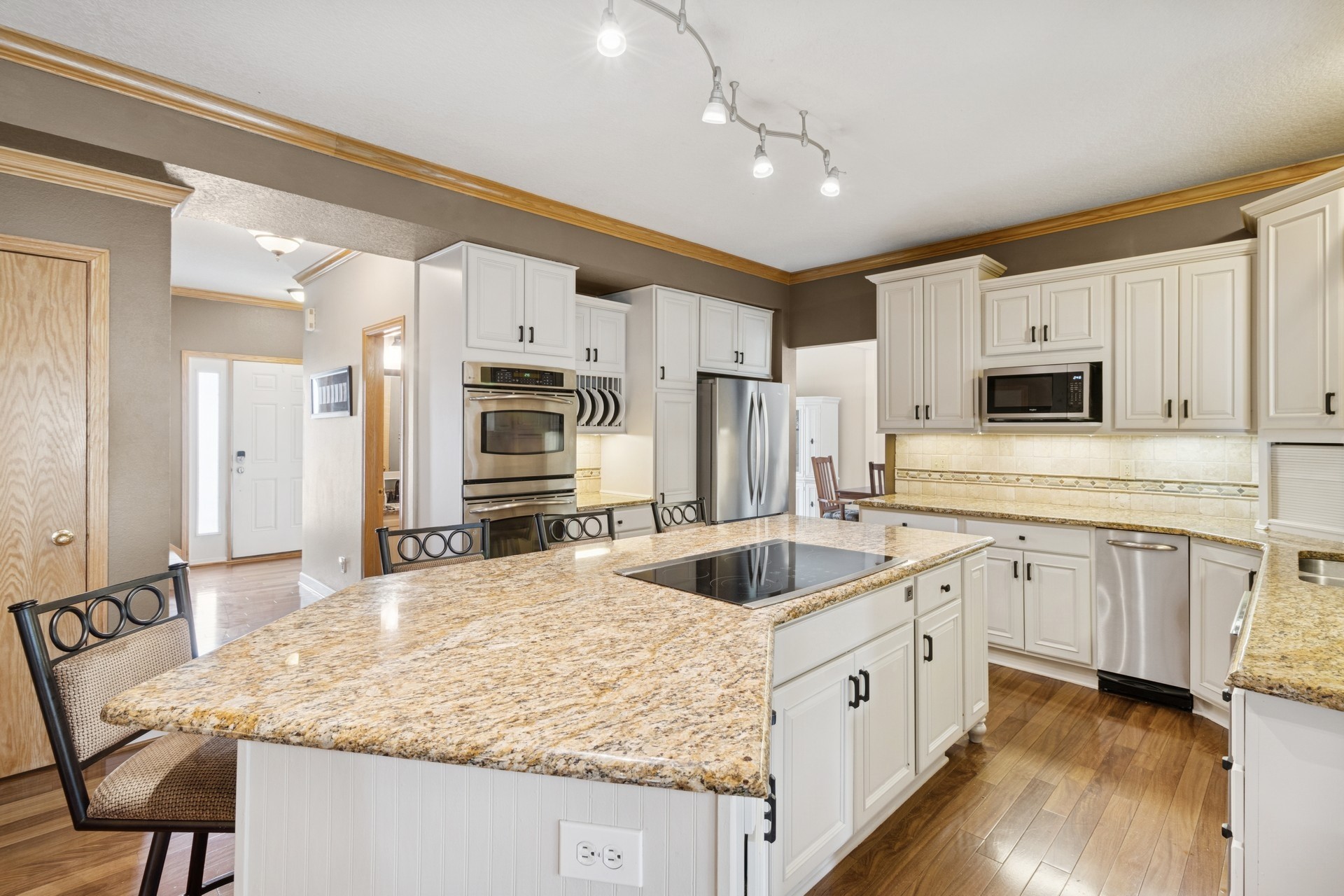 Urbandale, Iowa 50322, United States, 5 Bedrooms Bedrooms, ,3 BathroomsBathrooms,Residential,Pending,183112