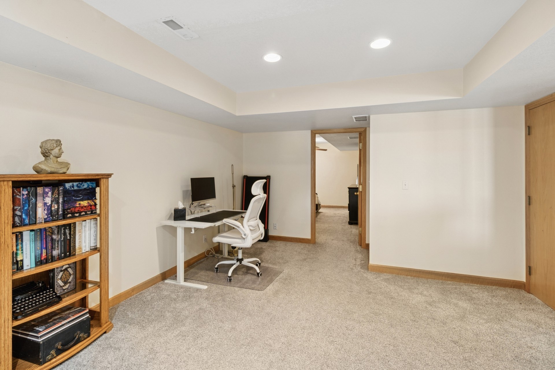 Urbandale, Iowa 50322, United States, 5 Bedrooms Bedrooms, ,3 BathroomsBathrooms,Residential,Pending,183112