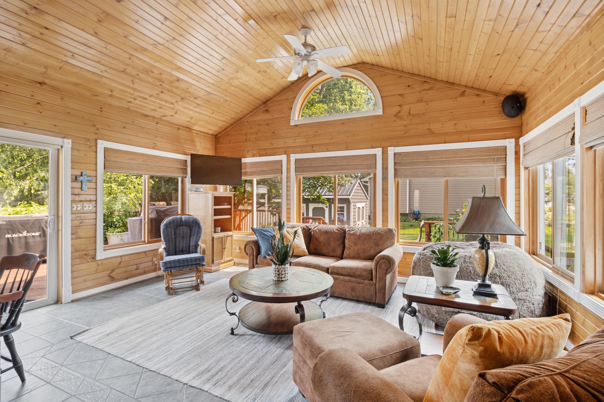 Urbandale, Iowa 50322, United States, 5 Bedrooms Bedrooms, ,3 BathroomsBathrooms,Residential,Pending,183112