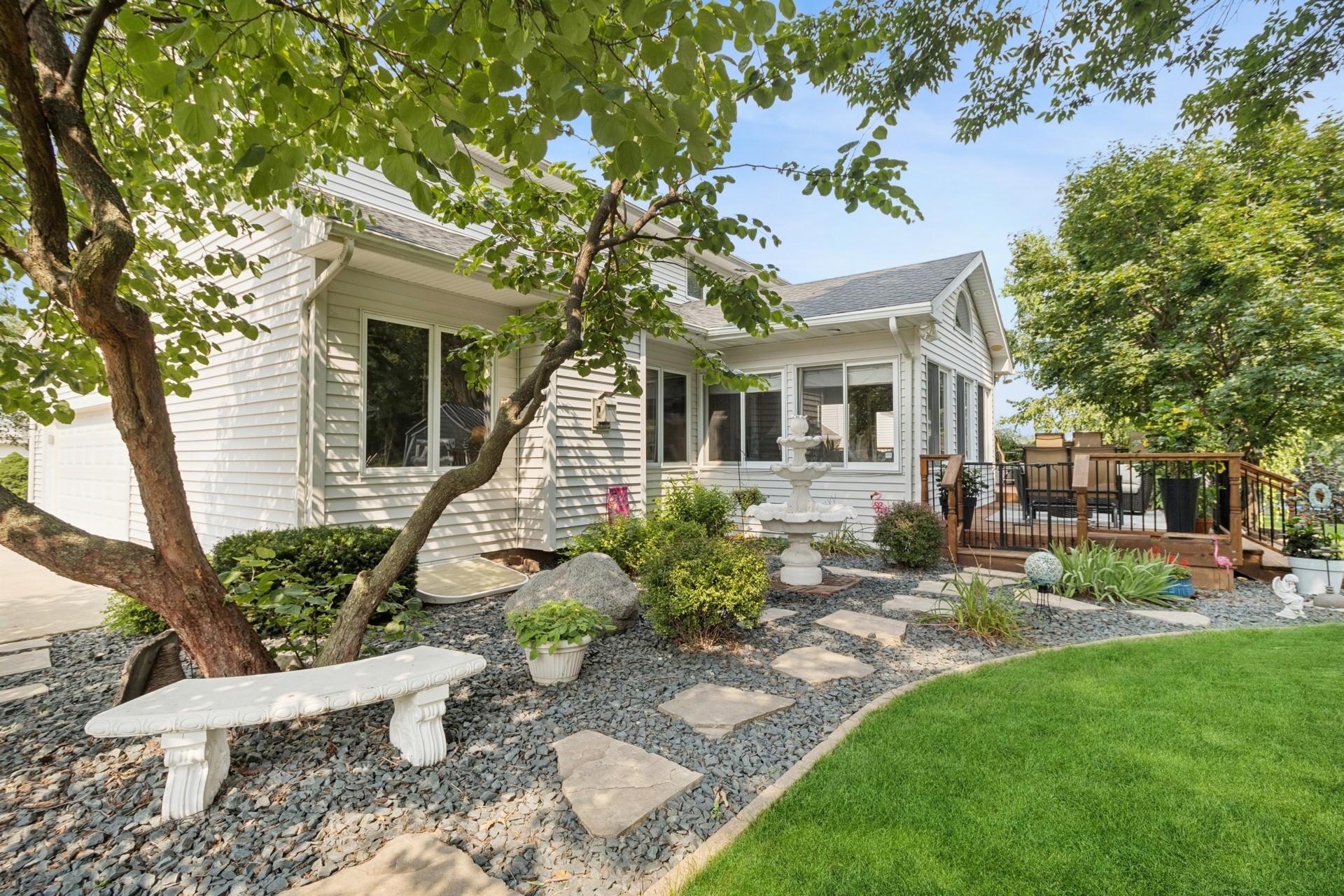 Urbandale, Iowa 50322, United States, 5 Bedrooms Bedrooms, ,3 BathroomsBathrooms,Residential,Pending,183112