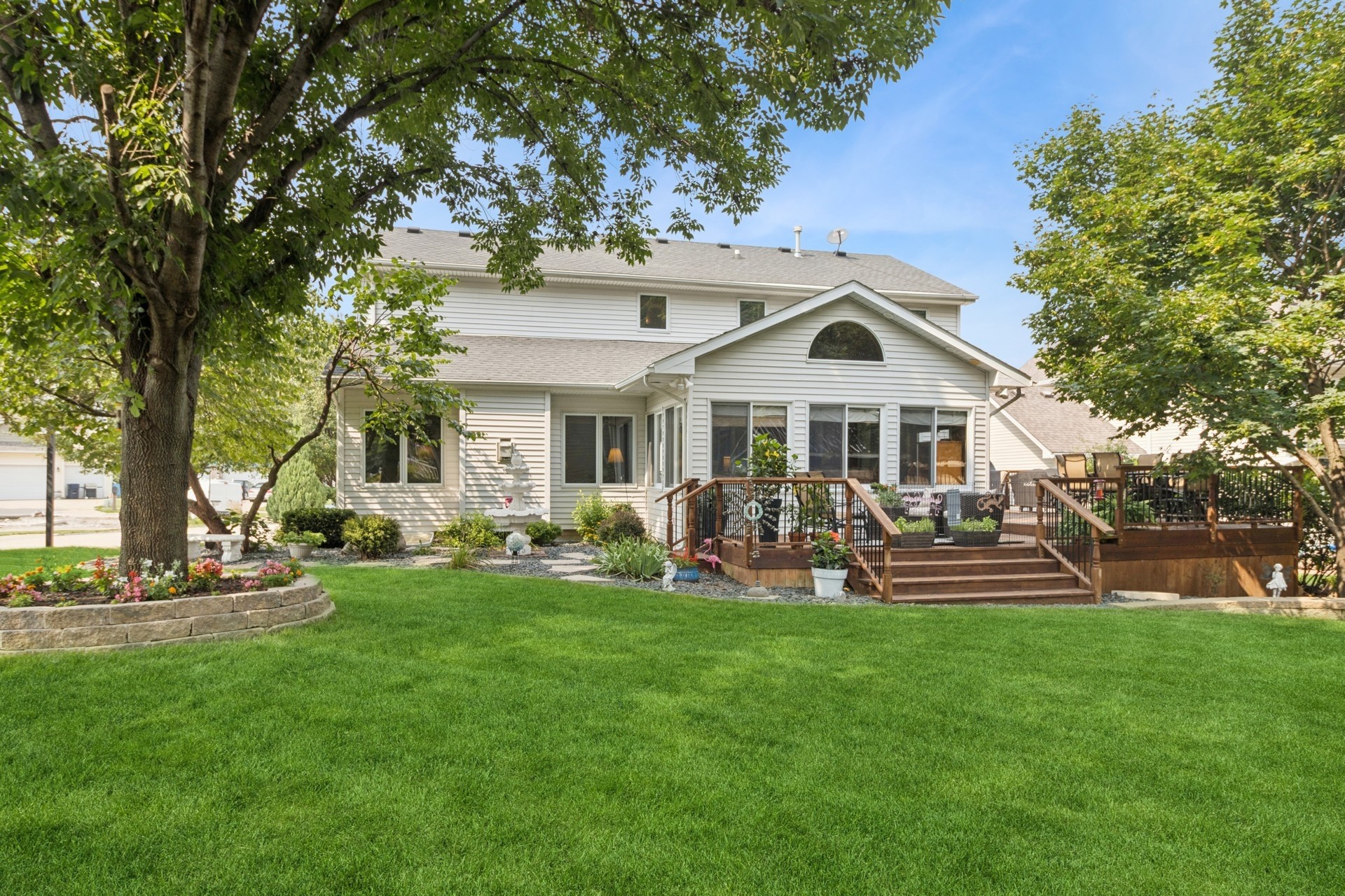 Urbandale, Iowa 50322, United States, 5 Bedrooms Bedrooms, ,3 BathroomsBathrooms,Residential,Pending,183112