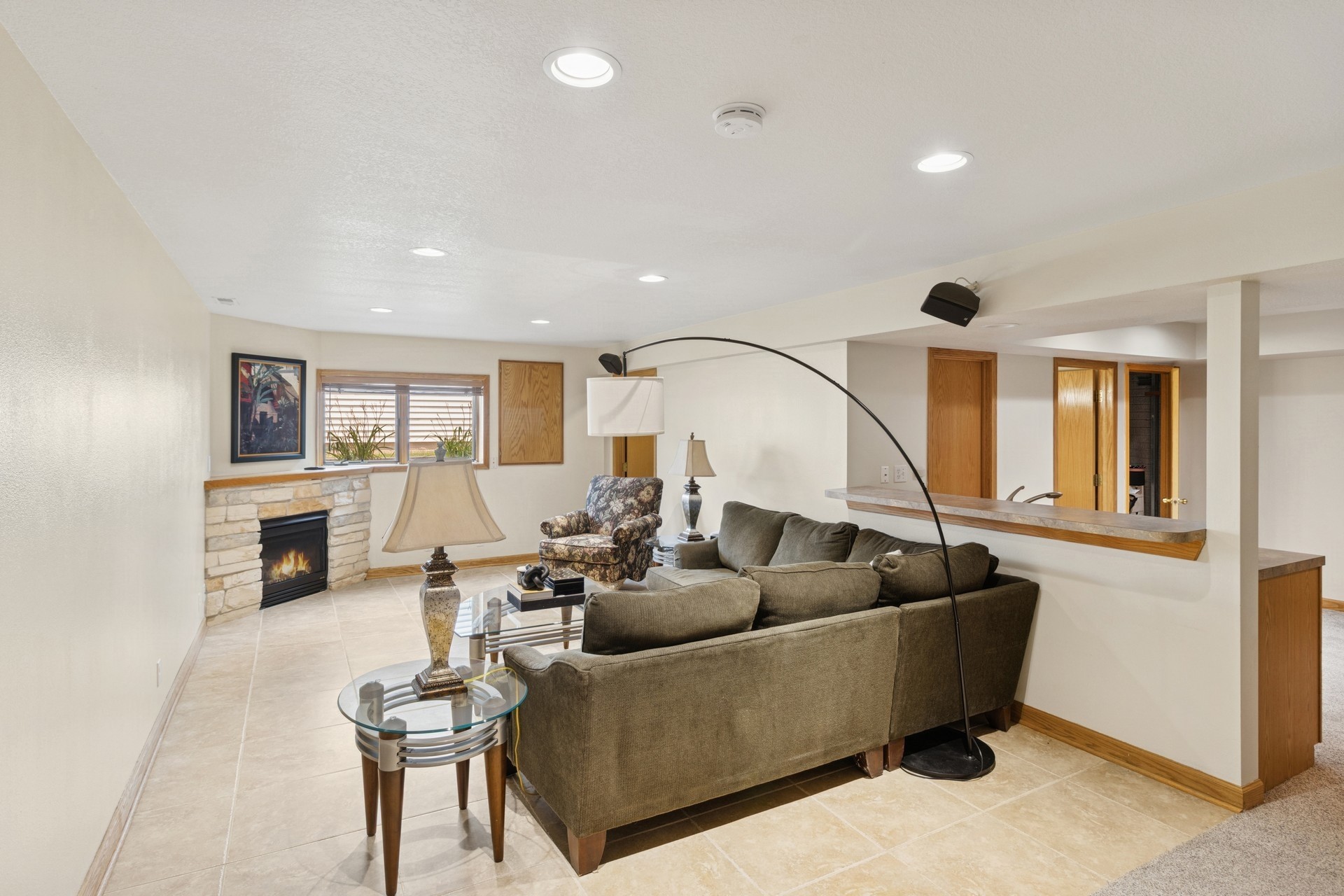 Urbandale, Iowa 50322, United States, 5 Bedrooms Bedrooms, ,3 BathroomsBathrooms,Residential,Pending,183112