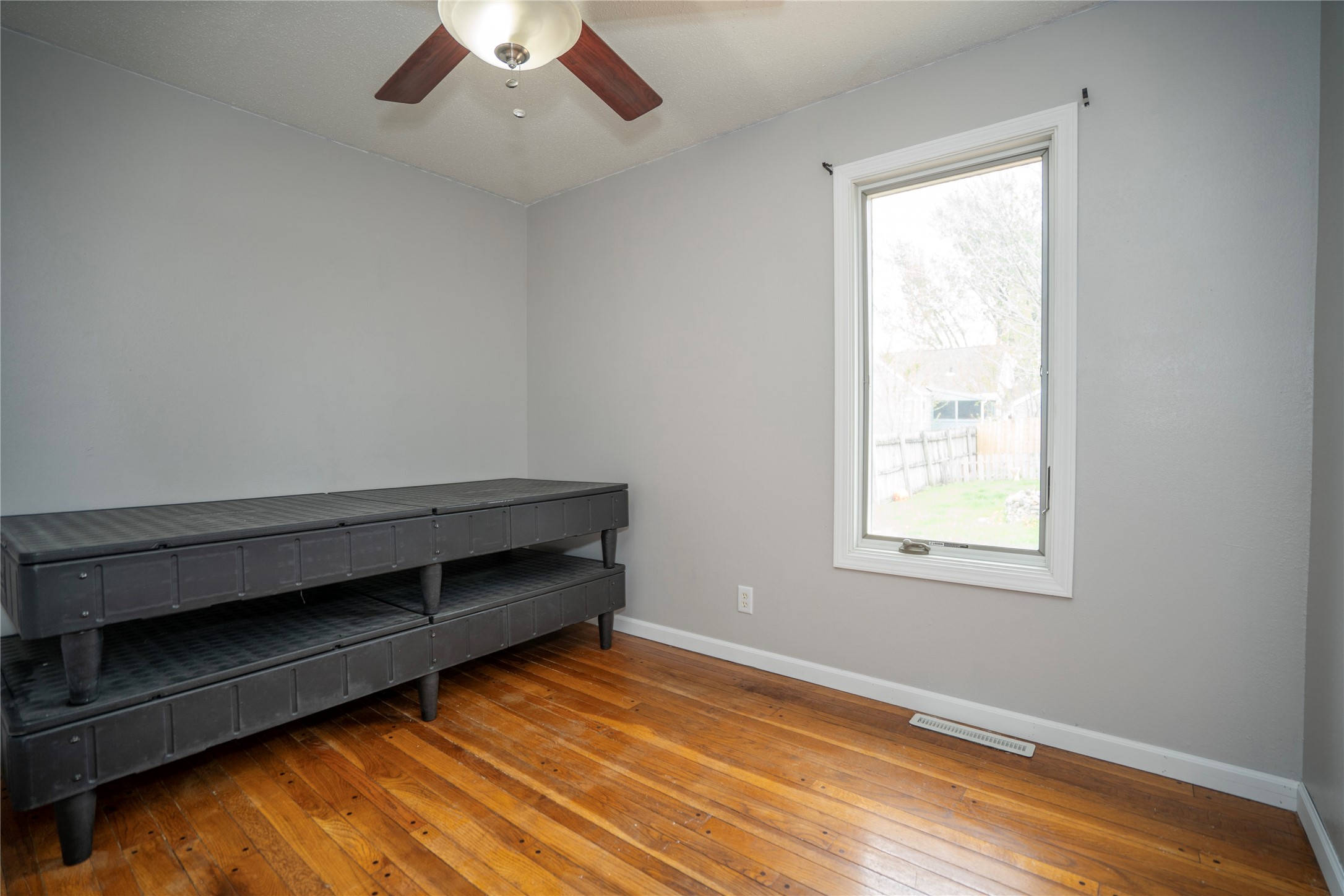 916 W 7th Street, Newton, Iowa image 12
