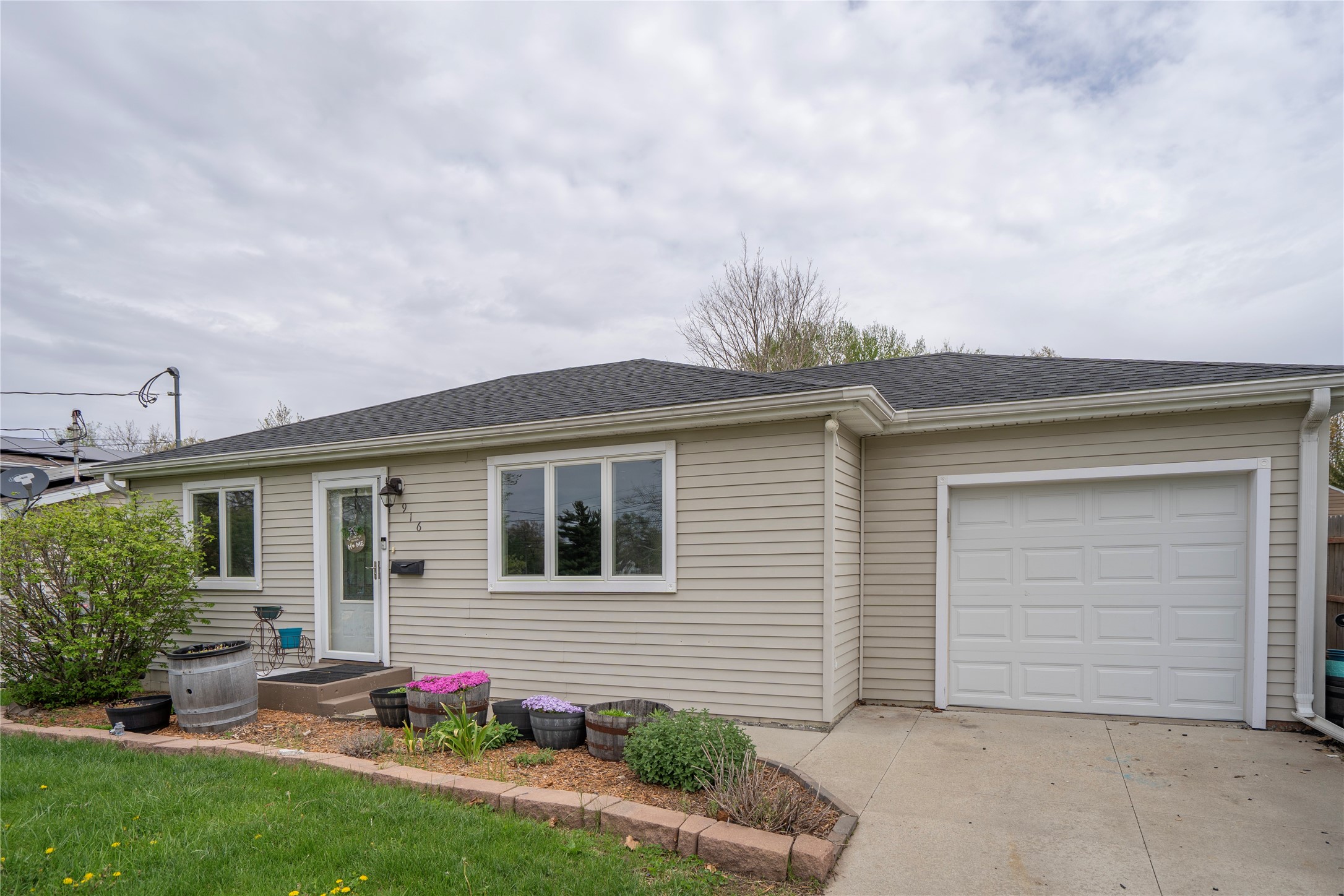 916 W 7th Street, Newton, Iowa image 2
