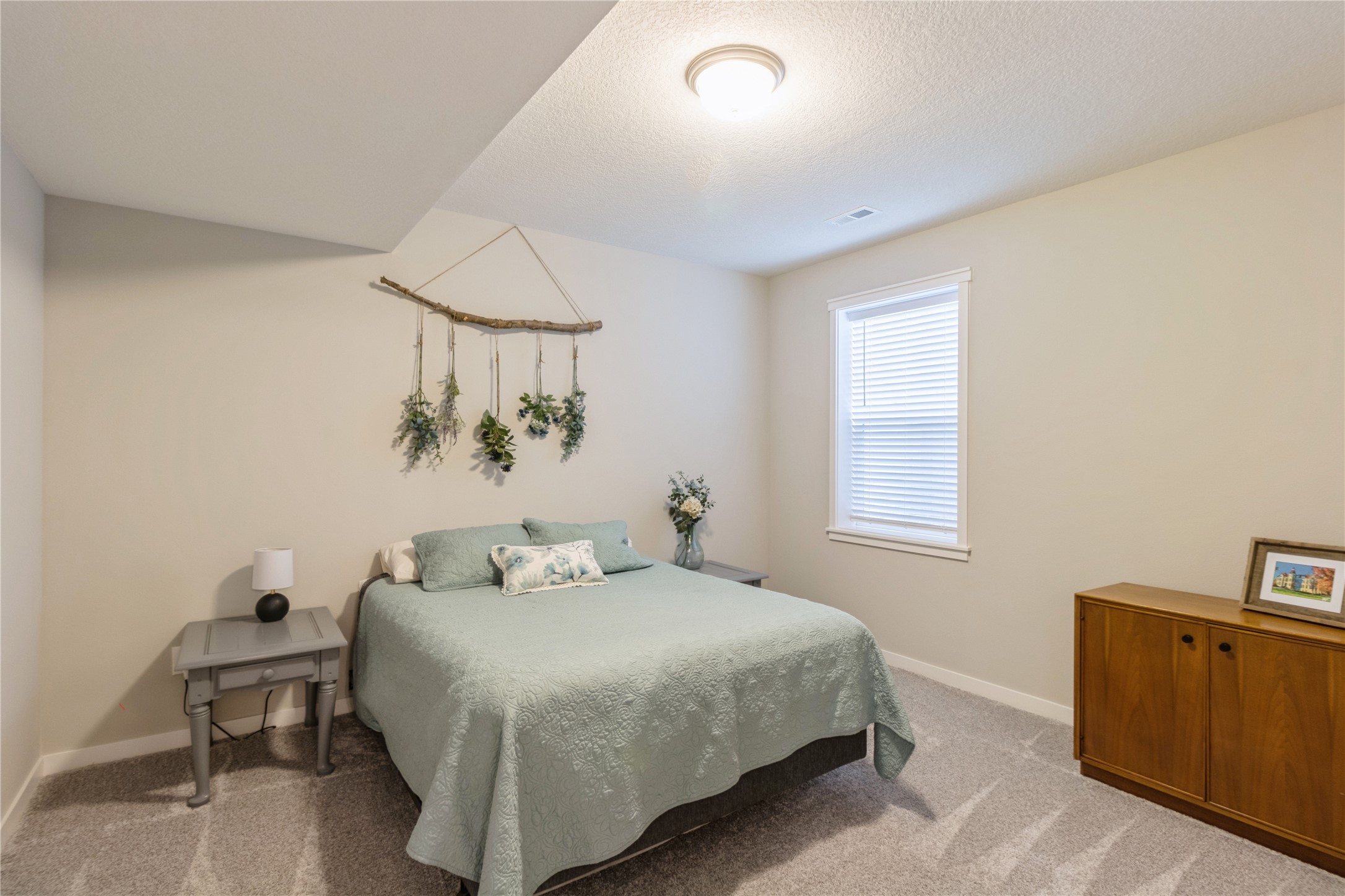 2710 NW 165th Lane, Clive, Iowa image 16