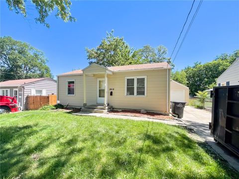 Single Family Residence in Des Moines IA 2619 57th Street.jpg