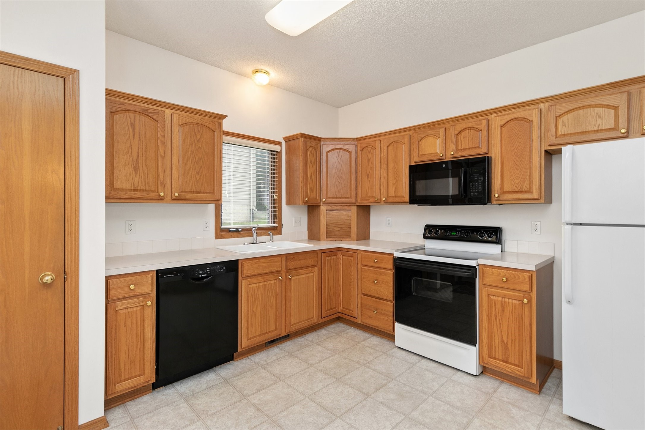 6799 NW 57th Street, Johnston, Iowa image 11