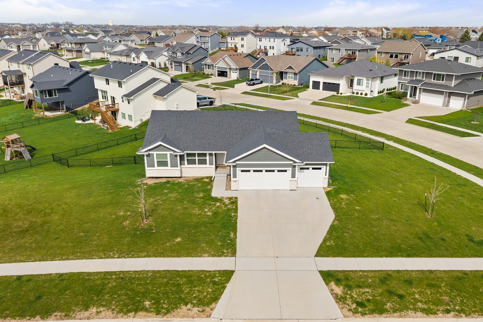 127 NW Sunrise Drive
