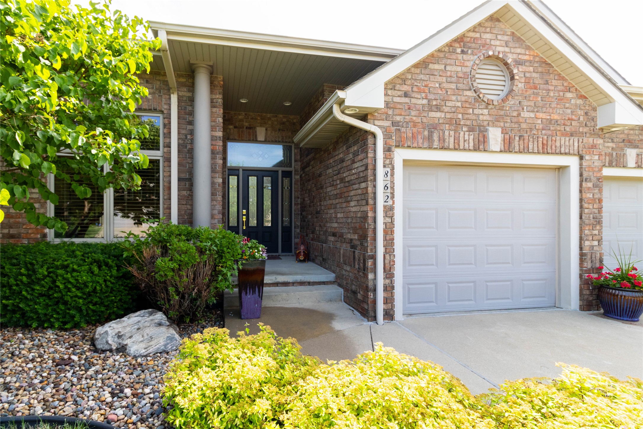 862 Glen Oaks Terrace