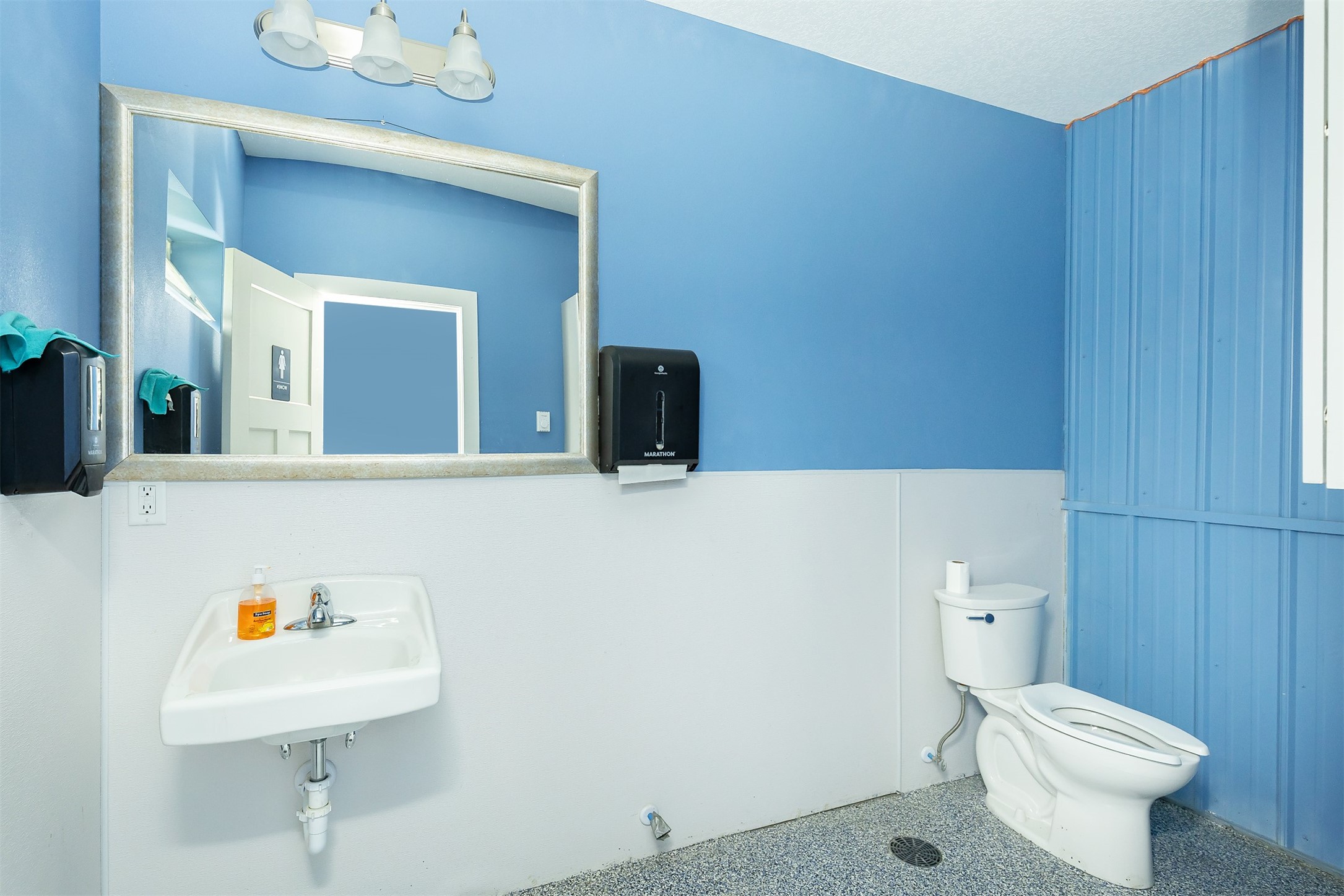 6912 SE Vandalia Drive, Pleasant Hill, Iowa image 32