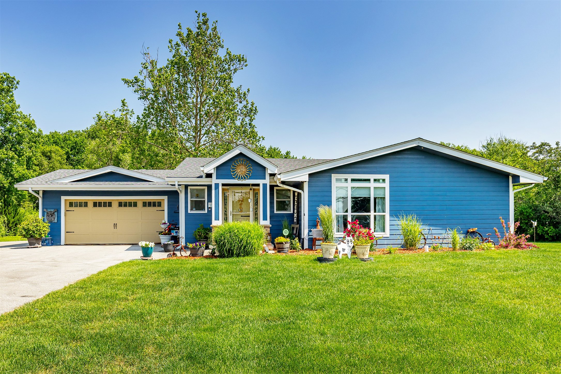 6912 SE Vandalia Drive, Pleasant Hill, Iowa image 1