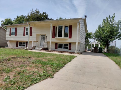Homes For Sale - 9128 Woodmayr Drive<br/> Warren County, Norwalk, IA 50211