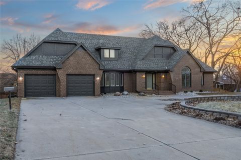 2714 Ashworth Road West Des Moines IA 50265