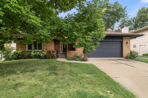 Homes For Sale - 9604 Valdez Drive<br/> Polk County, Urbandale, IA 50322