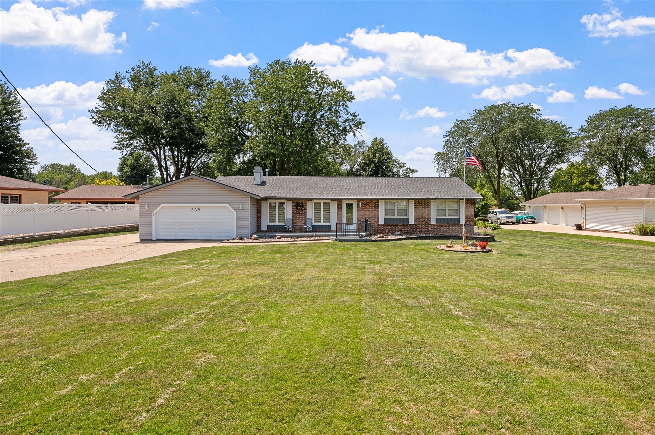 388 N Shadyview Boulevard, Pleasant Hill, Iowa image 1