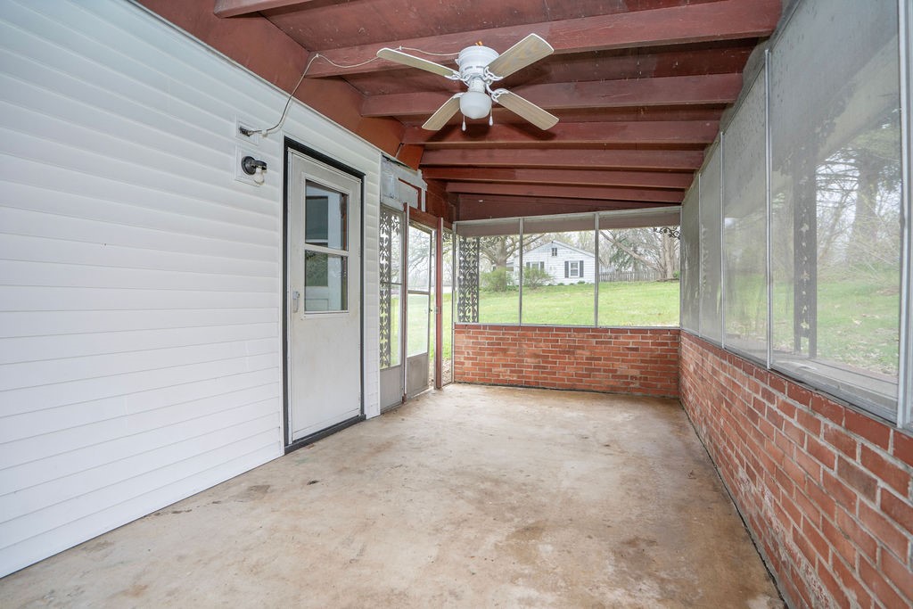 323 1st Street, Kellogg, Iowa image 28