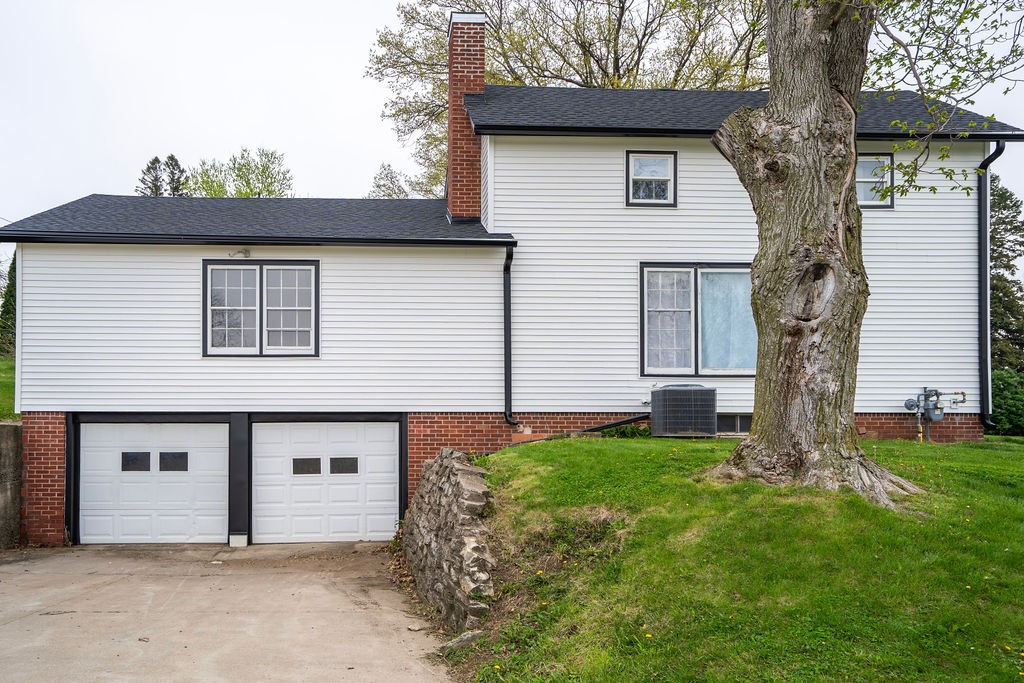 323 1st Street, Kellogg, Iowa image 30