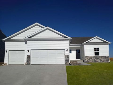 Homes For Sale - 101 8th Avenue<br/> Altoona, IA 50009