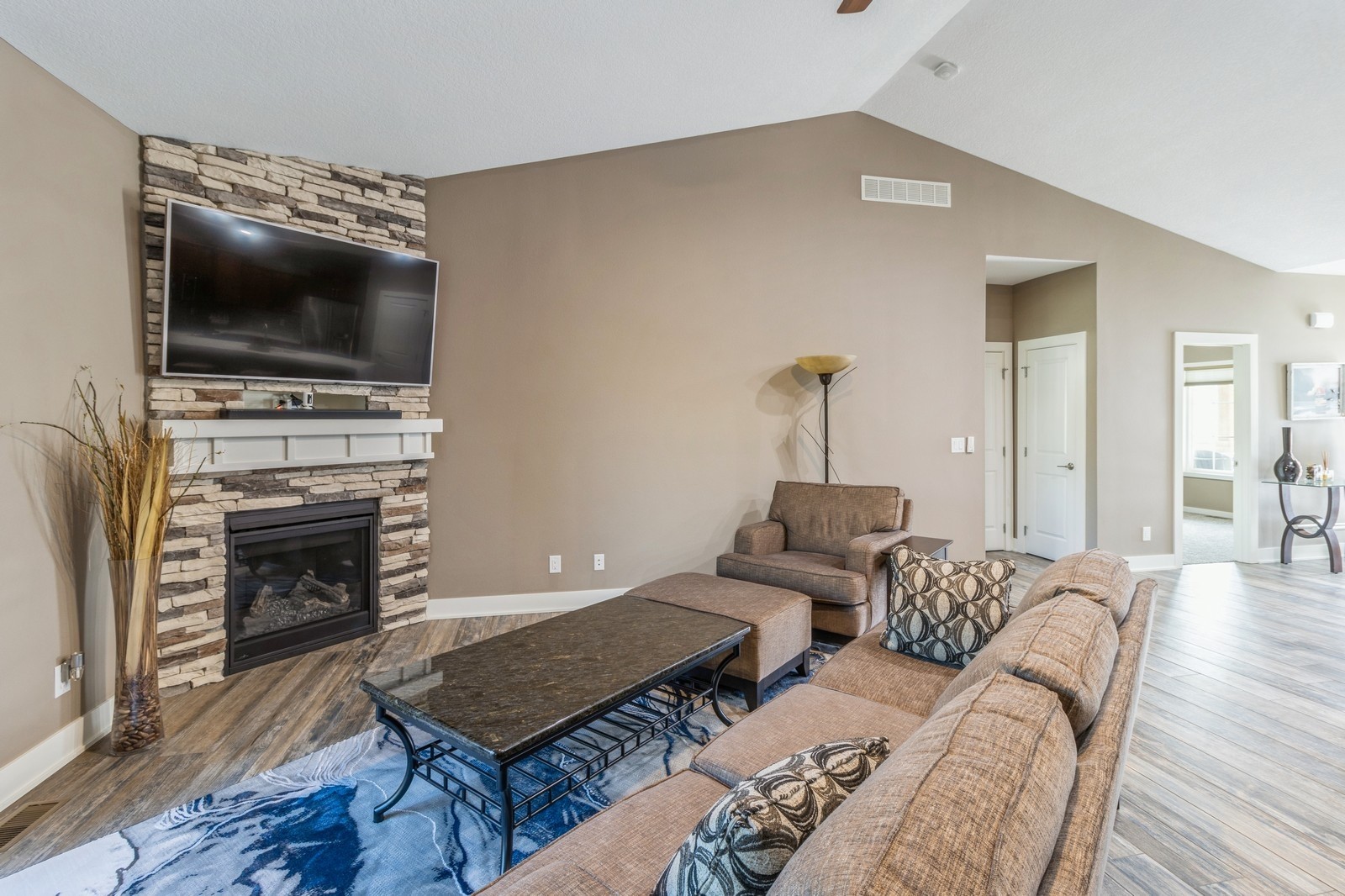 5645 Prairie Grass Drive, Johnston, Iowa image 3