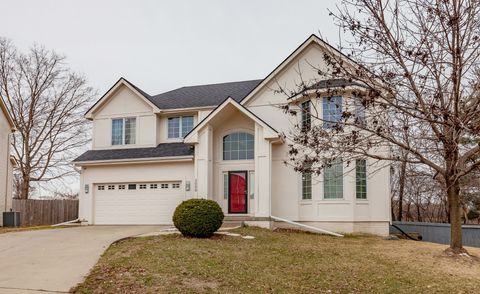 Homes For Sale - 3000 E Titus Avenue<br/> Des Moines, IA 50320