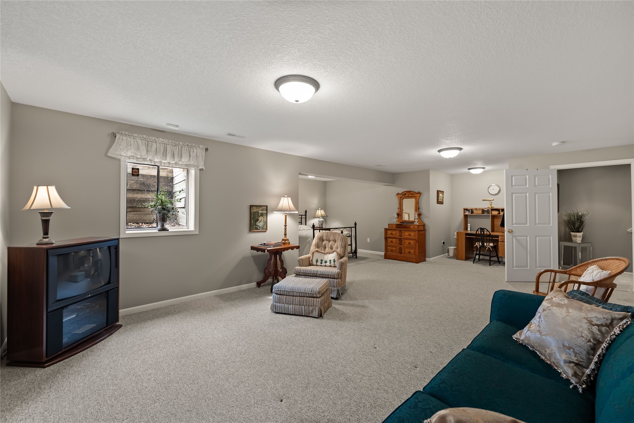 6784 NW 57th Street, Johnston, Iowa image 29