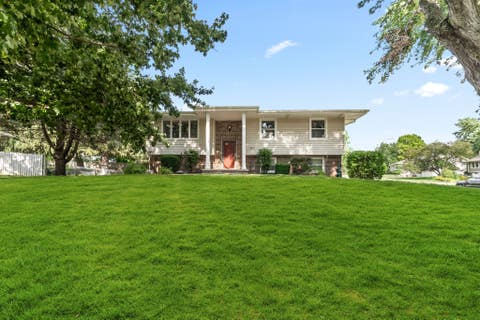 Homes For Sale - 701 45th Street<br/> West Des Moines, IA 50265