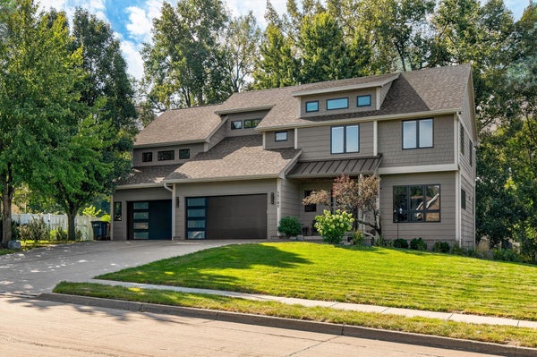 15160 NEW YORK CIR, CLIVE, IA 50325 - Image 723a2f23e5cff3fe6a51629aa8a2e97e/544955431