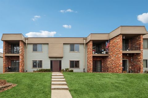 Condo For Sale - 4733 Woodland Avenue #2<br/> West Des Moines, IA 50266