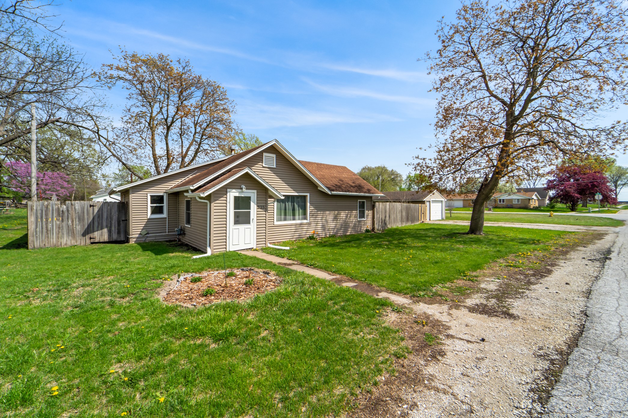 525 7th Street, Waukee, Iowa image 2