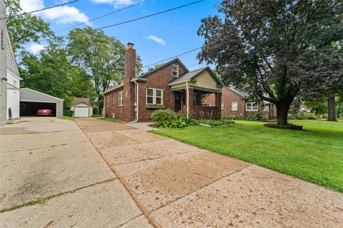 Homes For Sale - 2015 36th Street<br/> Des Moines, IA 50310