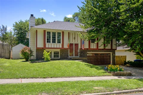 Homes For Sale - 411 Scandia Avenue<br/> Des Moines, IA 50315