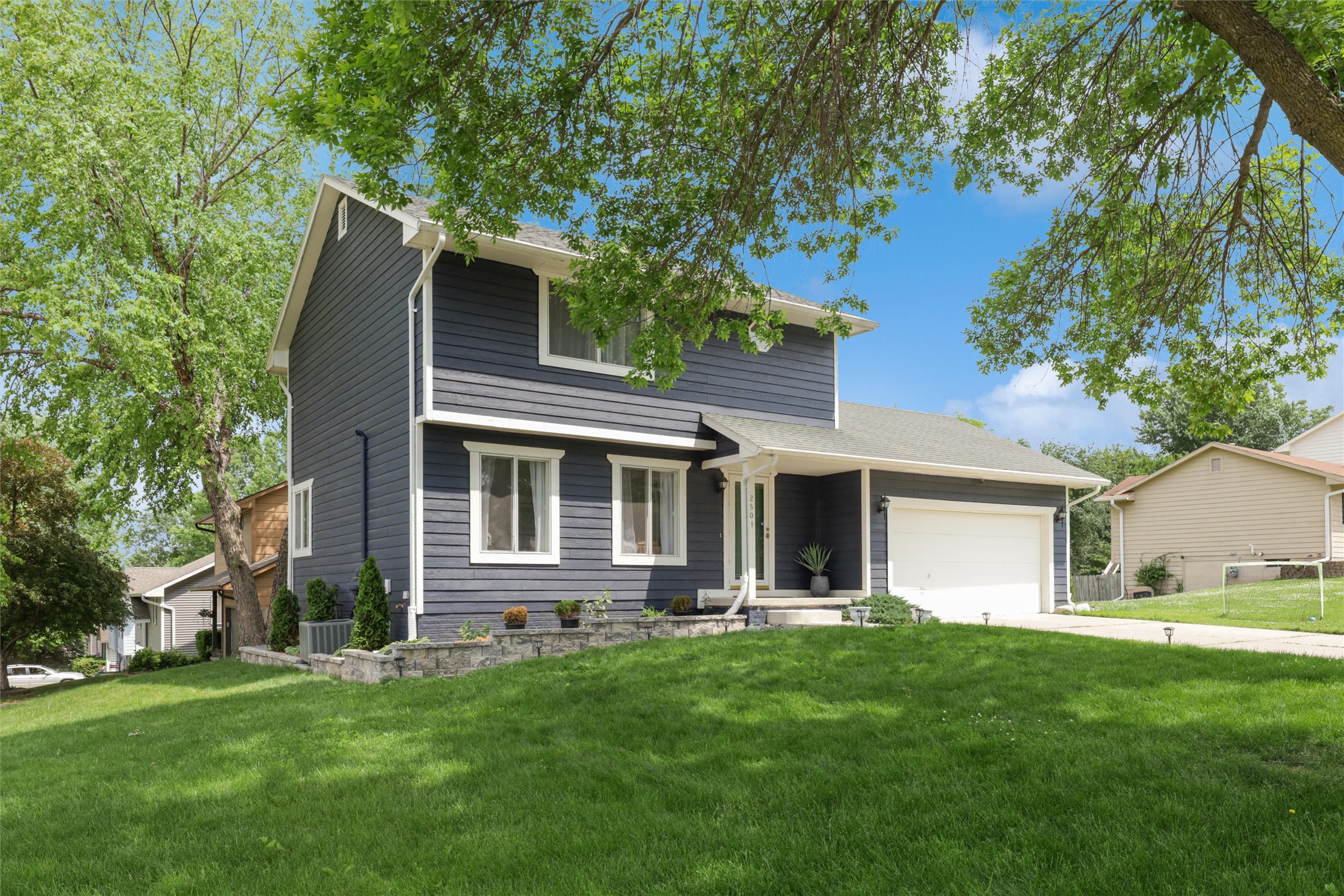 2501 SE 18th Court, Des Moines, Iowa image 2
