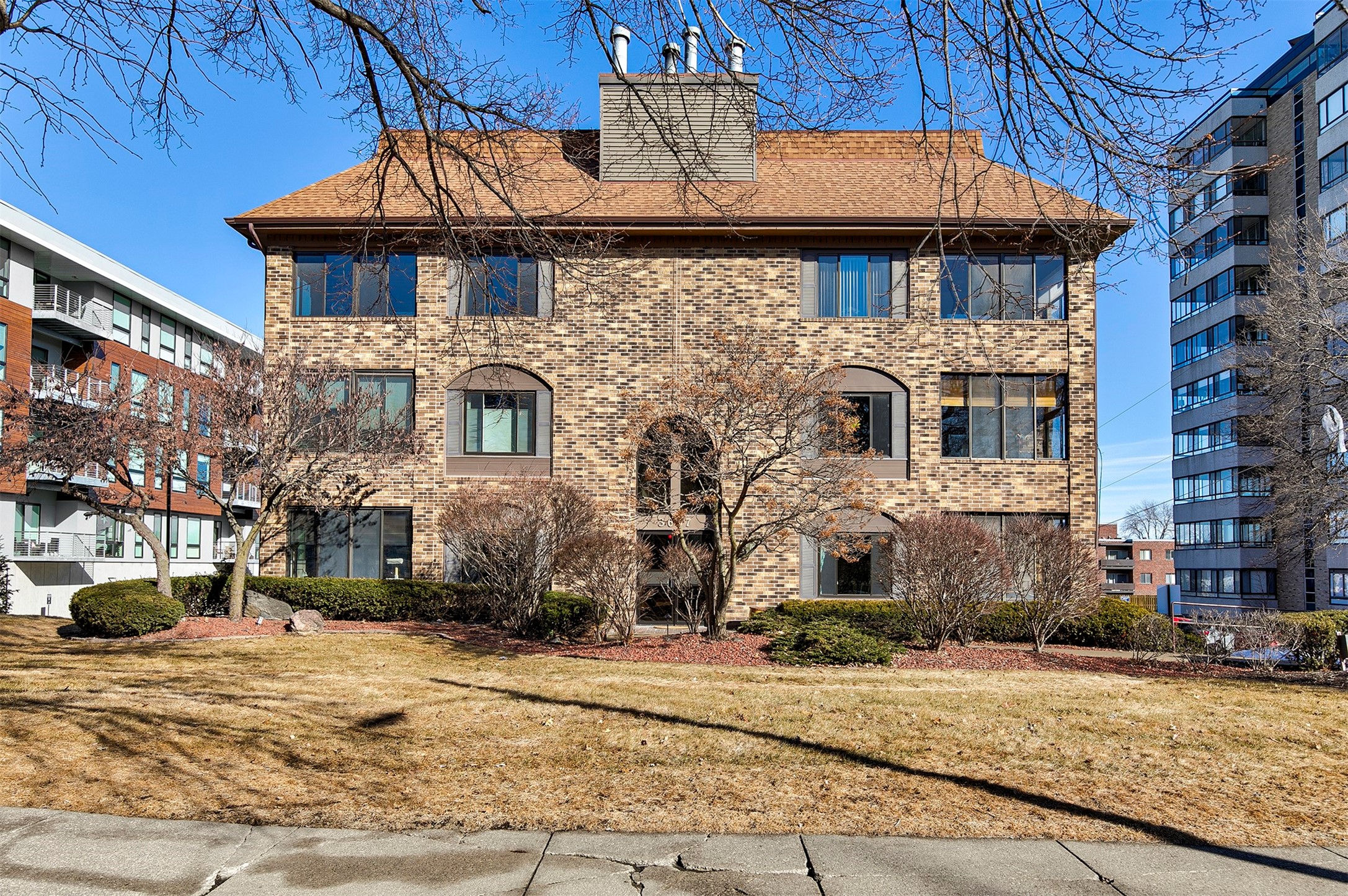 3667 Grand Avenue #4, Des Moines, Iowa image 1