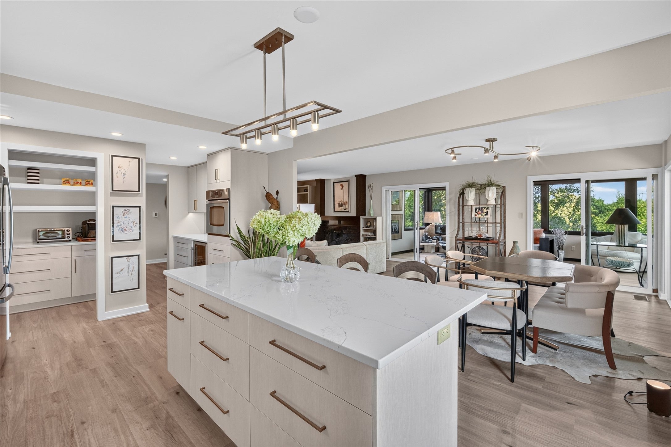 3131 Fleur Drive 402