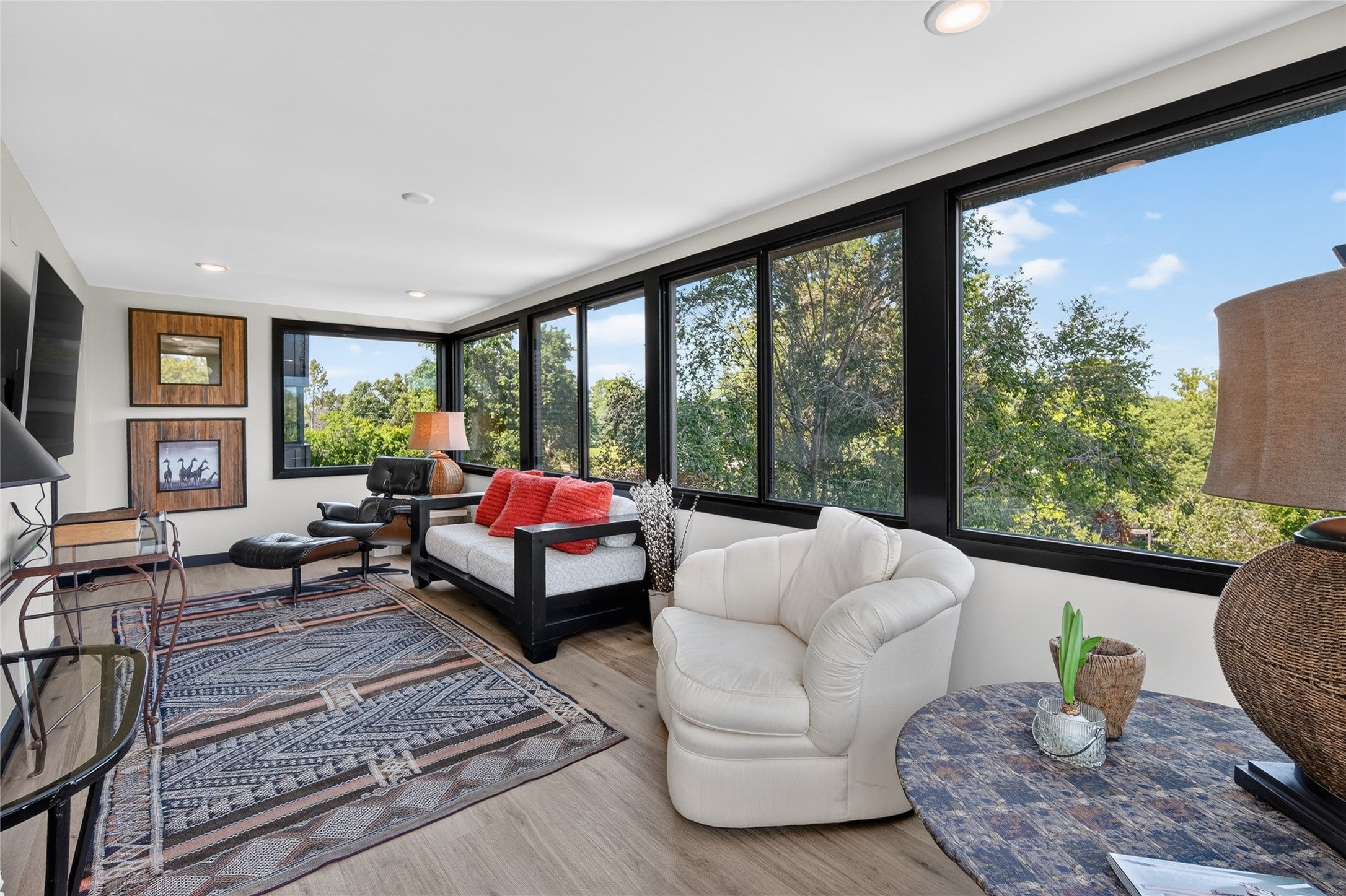 3131 Fleur Drive 402