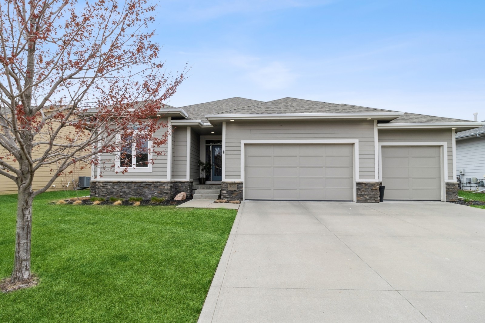 590 NE Meridian Drive, Waukee, Iowa image 1